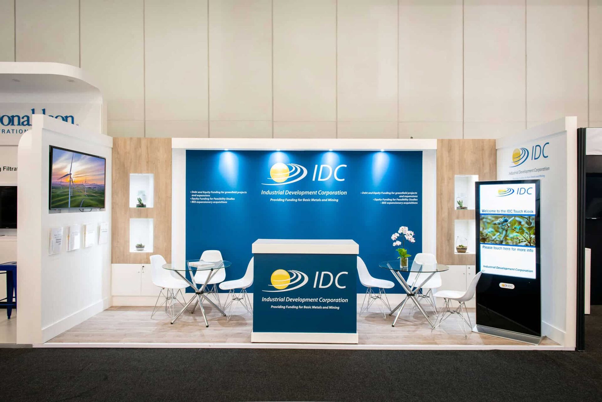 Custom trade show award-winning booth exhibits and display solutions