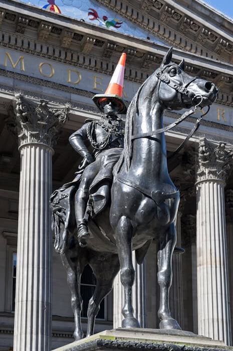Striking glasgow duke statue for trade show exhibitions